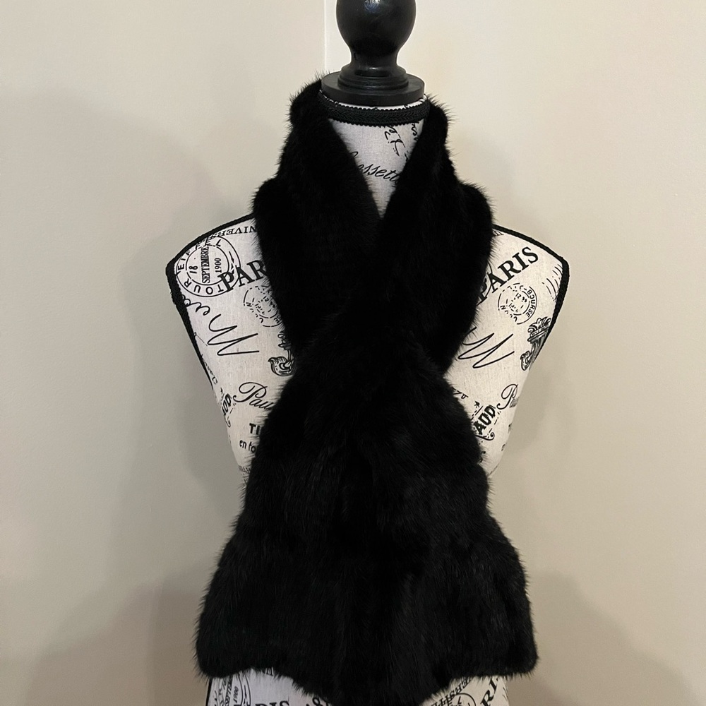 Elegant Black Fur Scarf